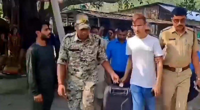 ভারতে গিয়ে ‘হয়রানির শিকার’, ছেলেকে ছাড়াই দেশে ফেরেন বাংলাদেশি